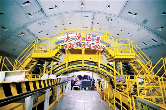 超大直徑盾構(gòu)機(jī)“大灣區(qū)號”率先完成了全部1468環(huán)的掘進(jìn)任務(wù)。