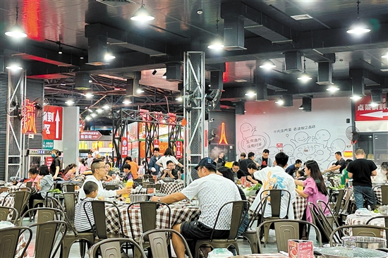 五洞牛肉吸引八方游客前來品嘗。