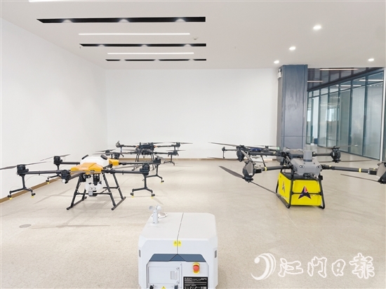 位于江門人才島的廣東啟行內(nèi)擺放著大型無人機(jī)。
