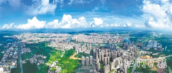 恩平這座擁有1800多年歷史的千年古邑變得更有辨識(shí)度，正煥發(fā)出新的活力，邁出新的步伐，迎來(lái)新的發(fā)展。圖為恩平城區(qū)。
