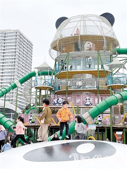 隨著無動力樂園陸續(xù)開業(yè)，“樂園經(jīng)濟”明顯升溫。