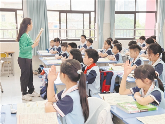 嶄新且先進(jìn)的教學(xué)設(shè)施，為學(xué)子們提供了一個(gè)優(yōu)美寧?kù)o的學(xué)習(xí)天地。