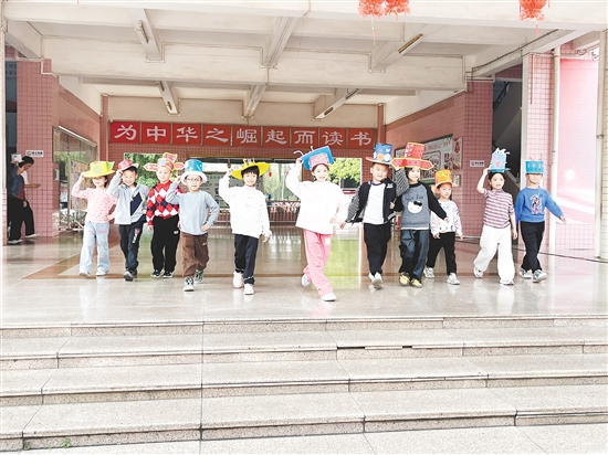 “數(shù)學(xué)π對(duì)”實(shí)現(xiàn)了“玩中學(xué)，學(xué)中樂(lè)”。