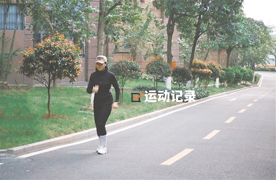 阿鈺跑步注重正確姿勢和持續(xù)堅持。