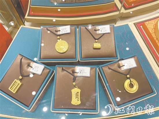 國(guó)內(nèi)金飾價(jià)格突破新高。