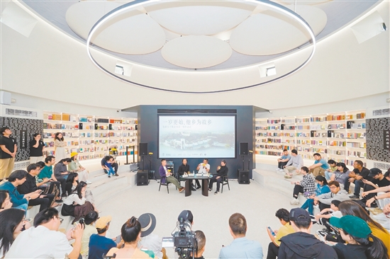 開平塘口鎮(zhèn)先鋒天下糧倉書店“無負今日”書房舉辦閱讀分享會。