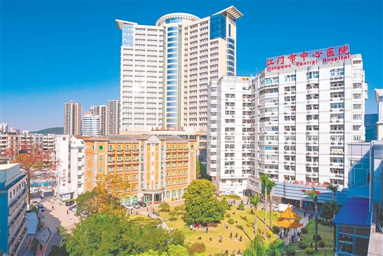 江門市中心醫(yī)院正以“一體兩翼多極”的新格局，書寫新時代醫(yī)師的榮耀篇章。