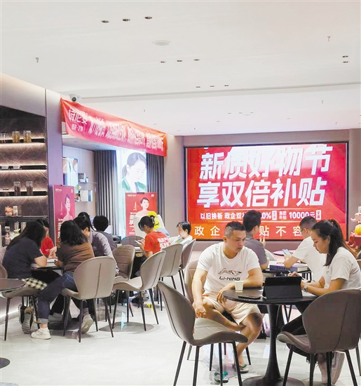 在江門一些家具店，補貼宣傳隨處可見。