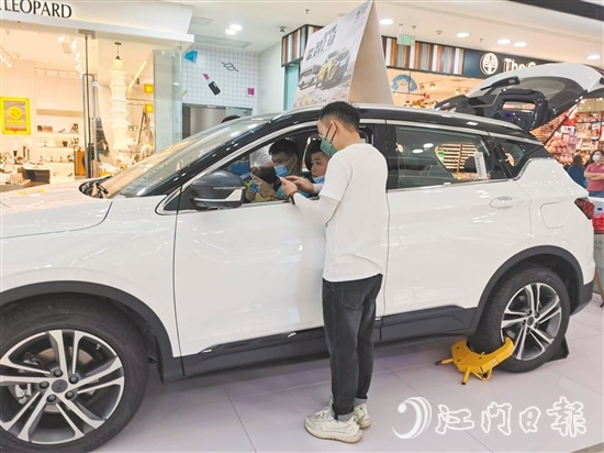 把汽車“開進(jìn)”商場，可以加大隨機(jī)性購買比例。